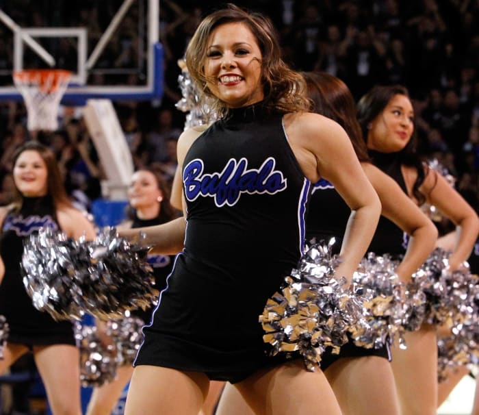 Buffalo-Bull-Cheerleader.jpg